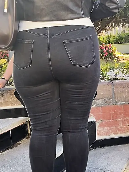 Big booty sexy ass jeans