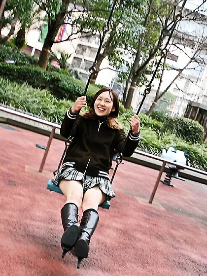 Asian teenager Ami Idols gets really happy when man is touching