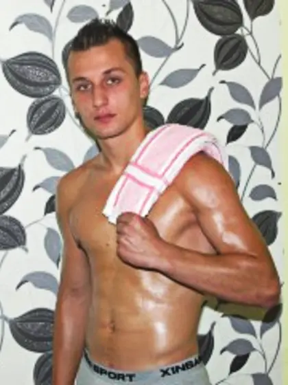 Blonde mihaiready4u perform close