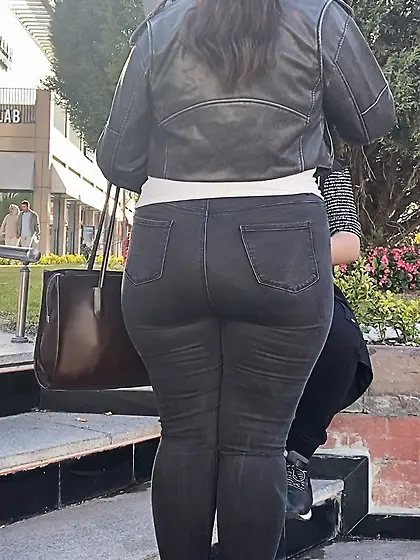 Big booty sexy ass jeans