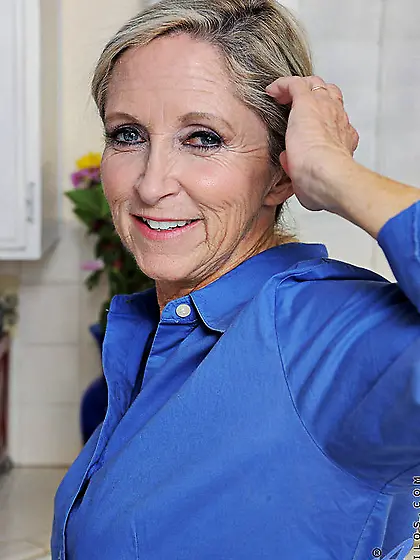 Annabelle Brady strips her sex red bikini off and shows us her h