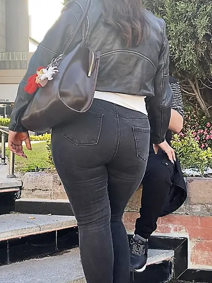 Big booty sexy ass jeans