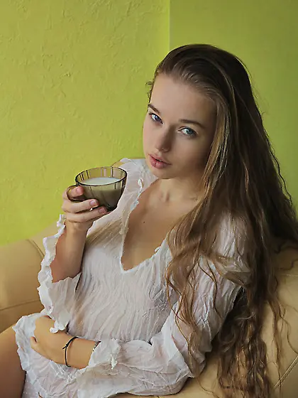 Sleepy beauty reveals sexy