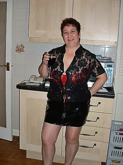 Petite Feet Kinky Carol from United Kingdom