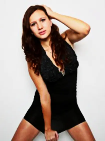 Brunette cute perform cameltoe