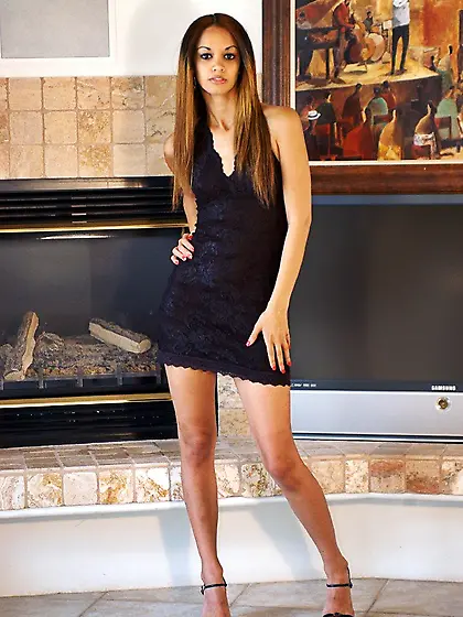 Tyra Banxxx uses blue dildo while stripping out of her black sui