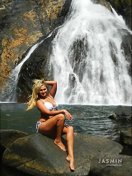 Straight green eyes girl