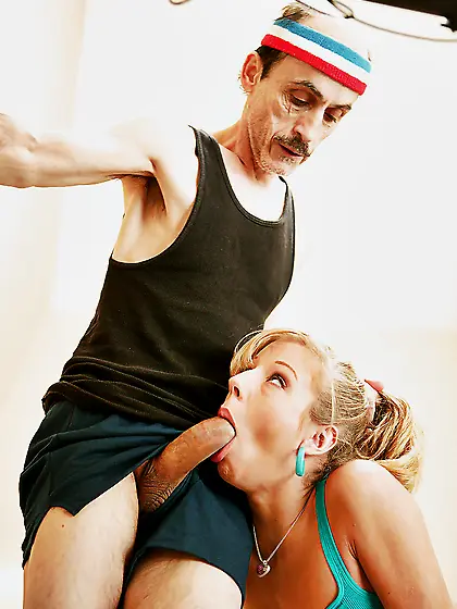 American milf handjob