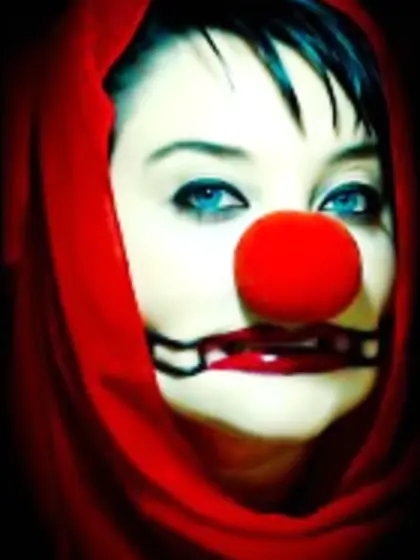 Brunette chani perform cameltoe