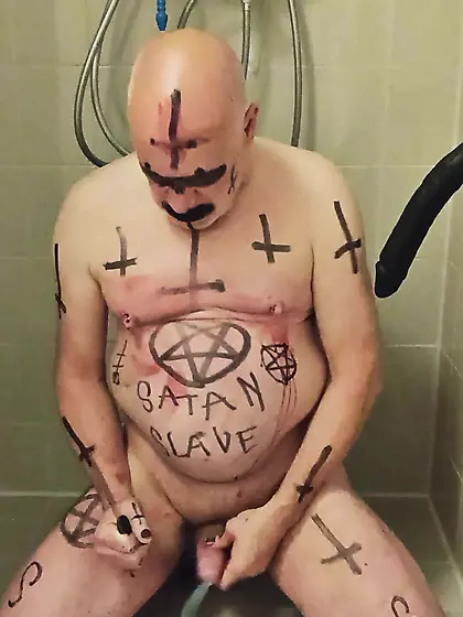Satan Slave Cuts Open His Own Nipples