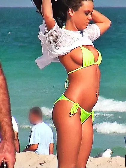 Naughty bikini chick Rahyndee Rahyn has seduced the man for raun