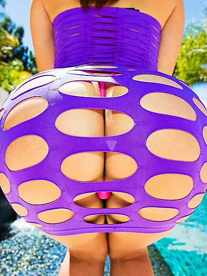 Sexy brunette nice booty