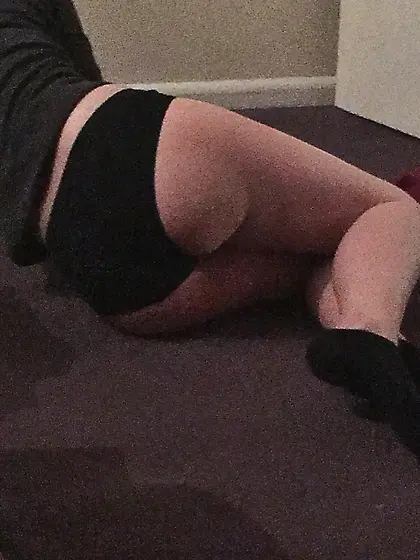 Ex Teen GF pretty soles and feet