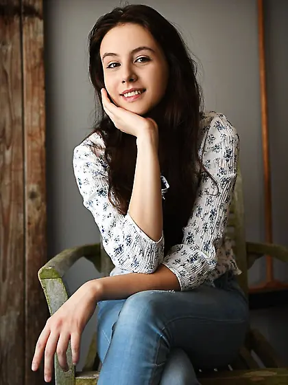 Busty babe takes off her sexy jeans and shirt to show you her go