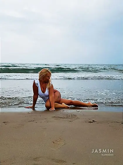 Mature camgirl squirt