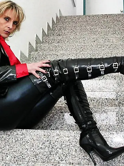 Pro milf shiny tight outfit