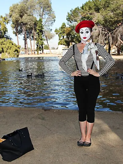 Lexi Belle takes her artistic outfit off and blows stranger'