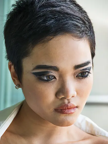 Bee Morey got on her nude body white men shirt and excitingly po