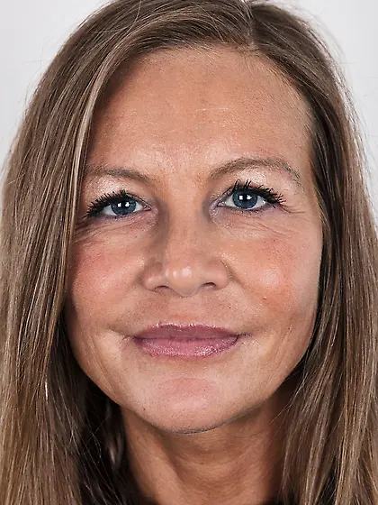 Babysitter poses naked for employer smiling and flaunting her bi