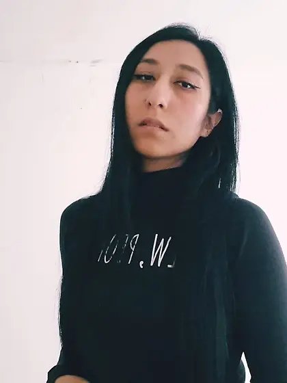 Quiero lamer su clitoris mientras la penetras mi a