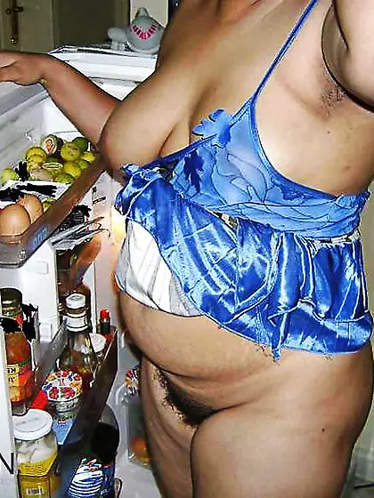 Mature indian aunty boobshow