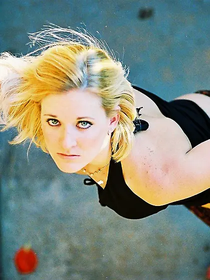 Blond haired sub exposing her pretty titties while in public