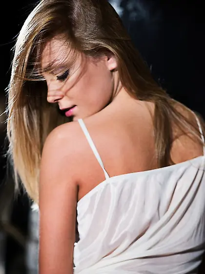 It is definitely hard to resist blonde Senta L as she is posing