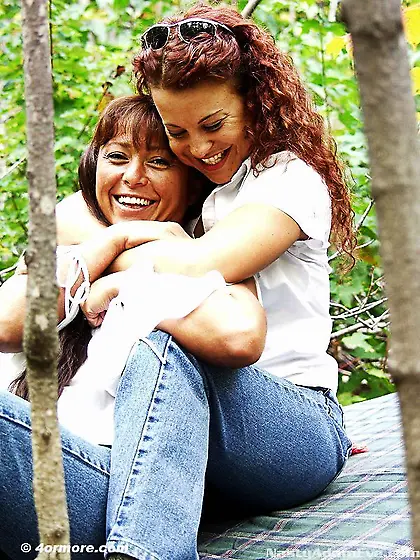 Redhead brunette give head