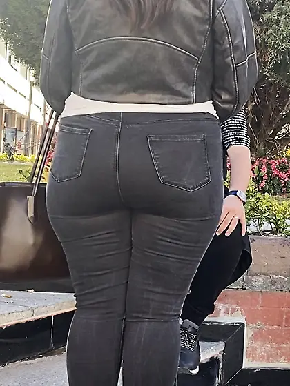 Big booty sexy ass jeans