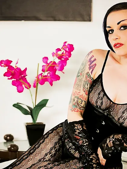 Shaved goth chick black