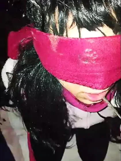 Flausch Klo Sklavin wird Vorgeführt von Master