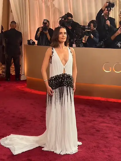 Zoey Deutch - Goldeb Globes 2026