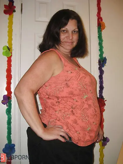 Older PLUMPER MUMMY (sans her daughter this time)