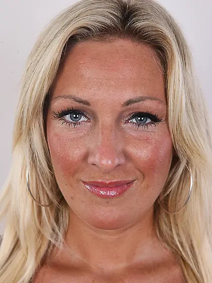 Blonde came to a porn studio to report about new boobs and tatto