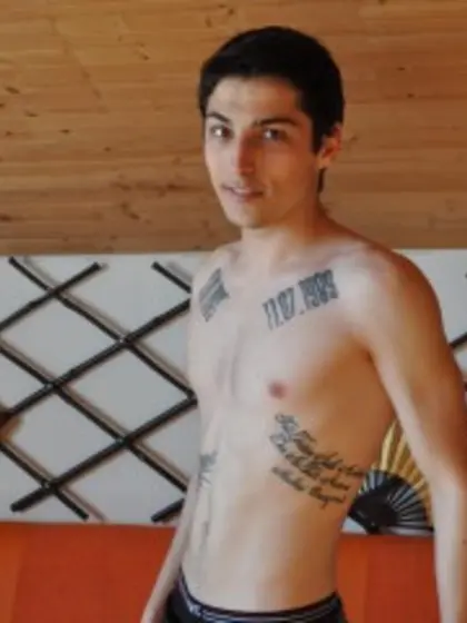 22 yo brunette Samm.