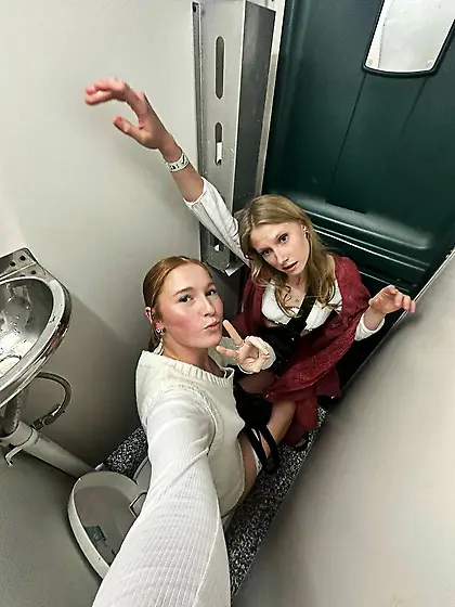 Pissing ladies