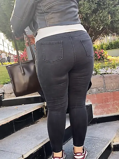 Big booty sexy ass jeans