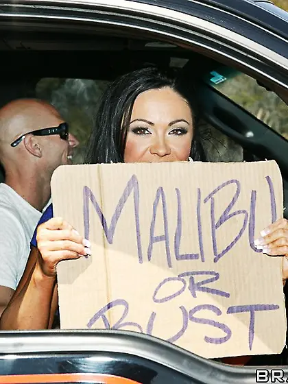 Bald man finds brunette MILF on beach and takes to his room for