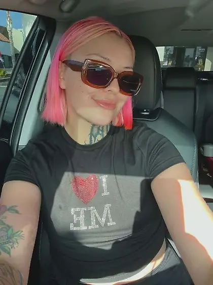 pink hair bimbo cousin julia