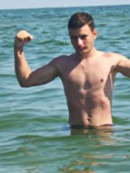 22 yo brunette Marrio.