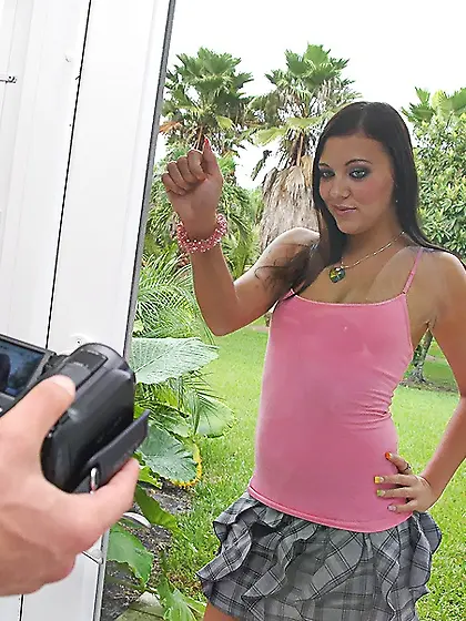 Beautiful teen slut Ivy Winters wanks off her lover's dong