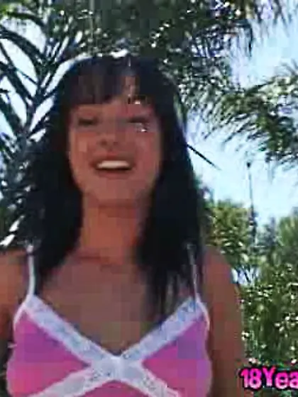 Craning neck head carpet