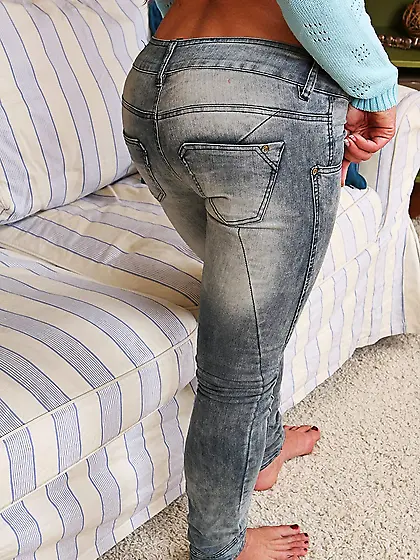 Cathy Heaven strips out of her tight jeans and pulls down her pa