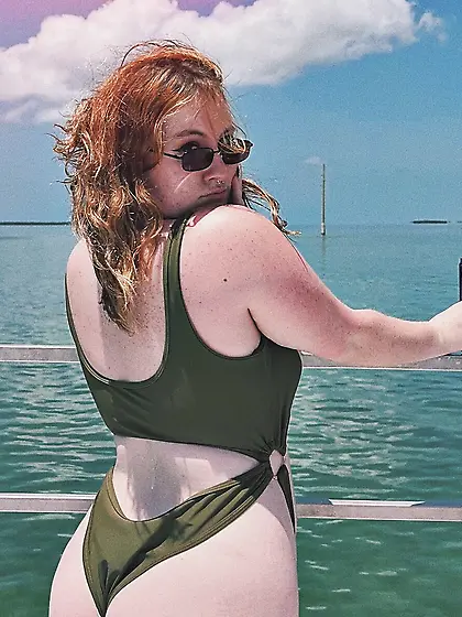 Thick PAWG slut Anna craves male attention