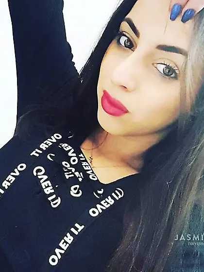 Athletic teen camgirl