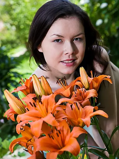 Natural busty sweetie plays