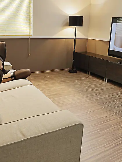 Long-haired teen babe stockings