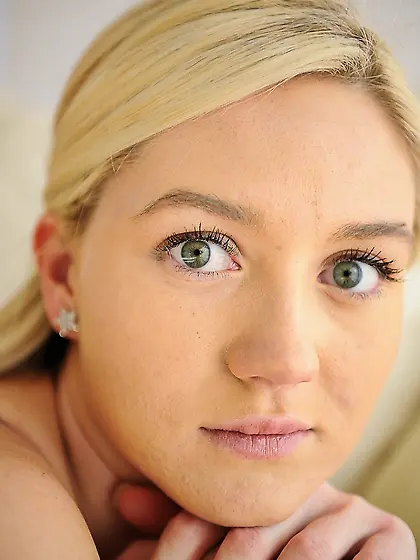 Alison Angel opens her pink and clean shaved slit in order to bo