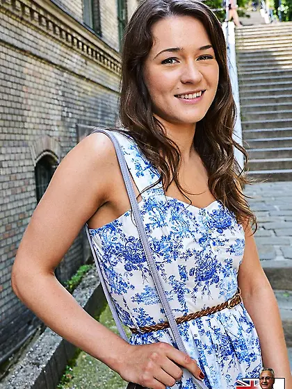 19 yo Brunette Savannah Blowjobs