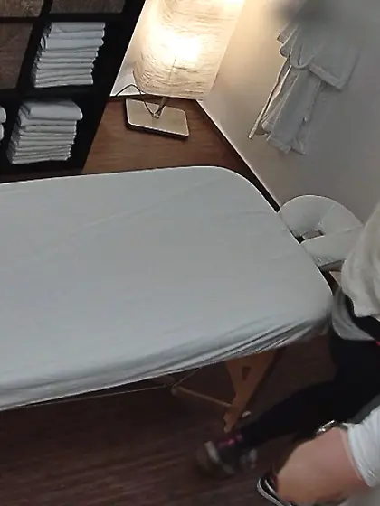 Muscled masseur fucks slender